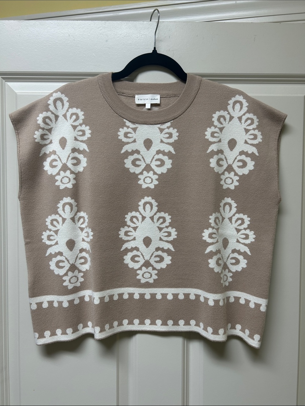 entro Taupe and White Patterned Crew Neck Sweater Shell